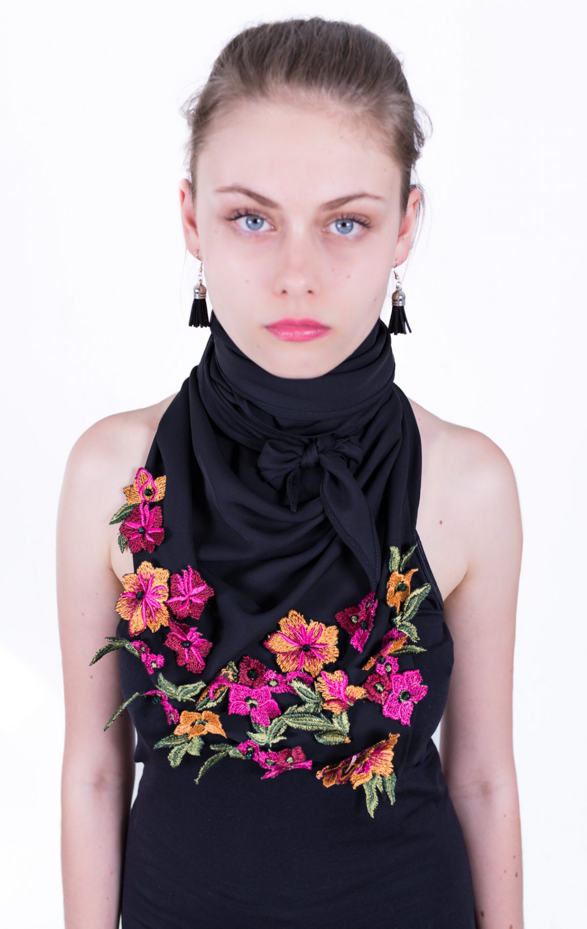 tria flowy stole red